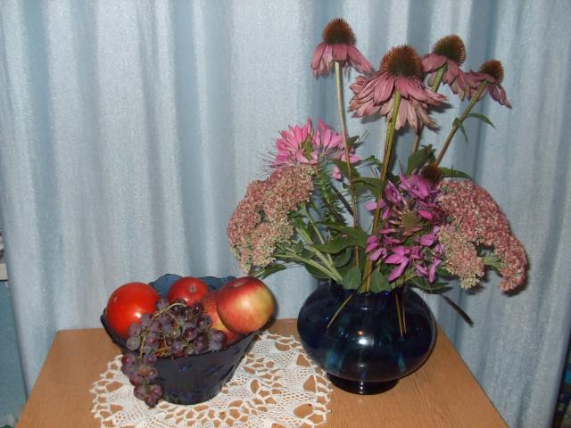 .....z mojej działeczki owoce i kwiaty:)