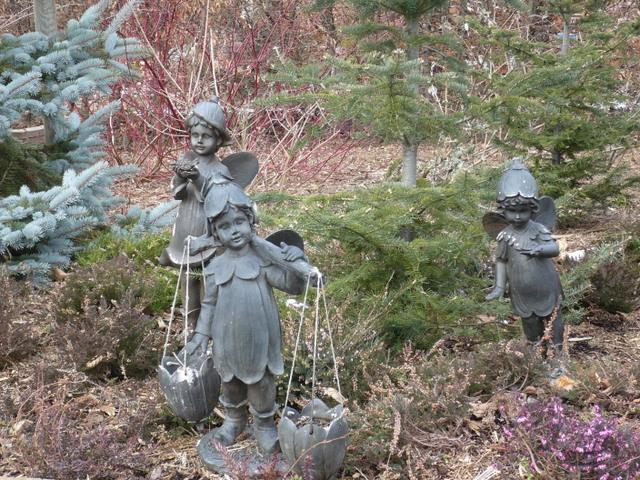 Elfy w Ogrodzie Hortulus w marcu 2009r.