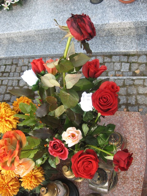 cmentarny bukiecik róż