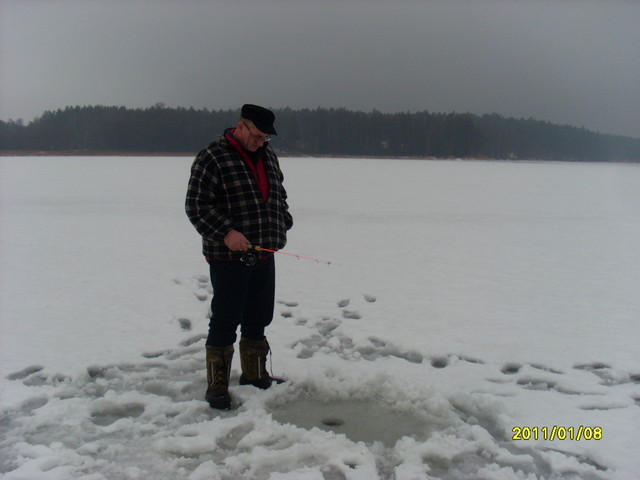 Jezioro Rajgrodzkie zimą.