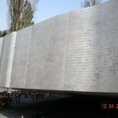 Pomnik Smoleński - widok drugiej części