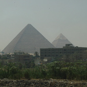 Piramidy.