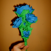 Niebieska róża z krepy