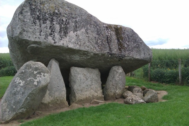 kamienie dolmenn