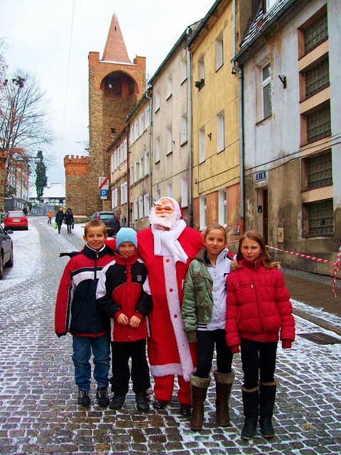 Mikołaj zawsze z dziećmi !
