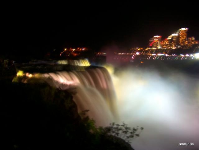 Niagara nocą