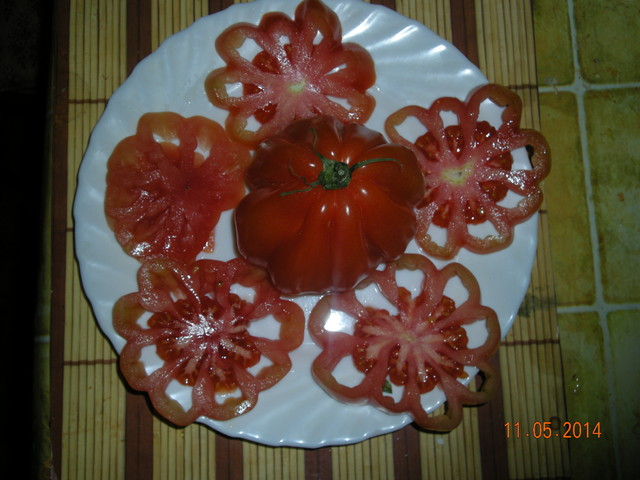 Pomidor w przekroju.