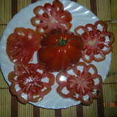 Pomidor w przekroju.