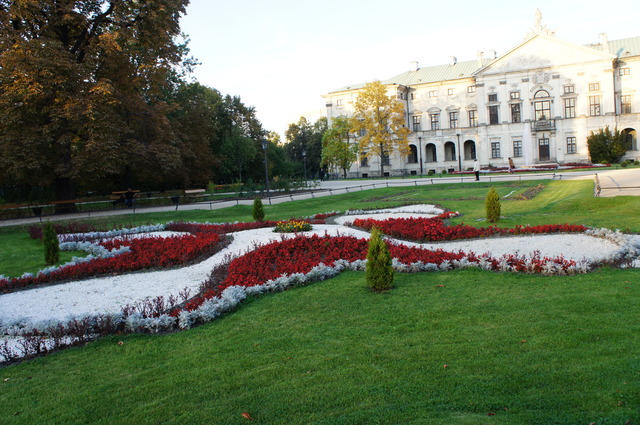 Pałac w parku Krasińskich