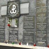 Ściana Pamięci AK,na Cmentarzu Łostowickim-Gdańsk
