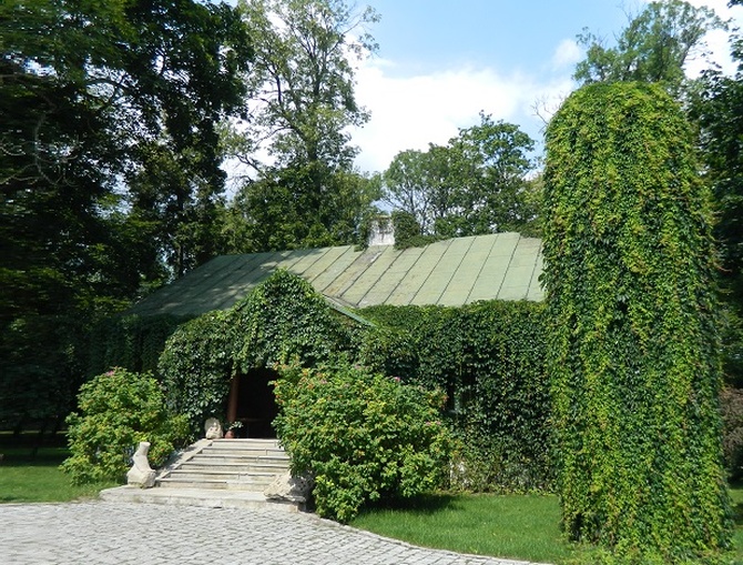 Domek w zieleni  