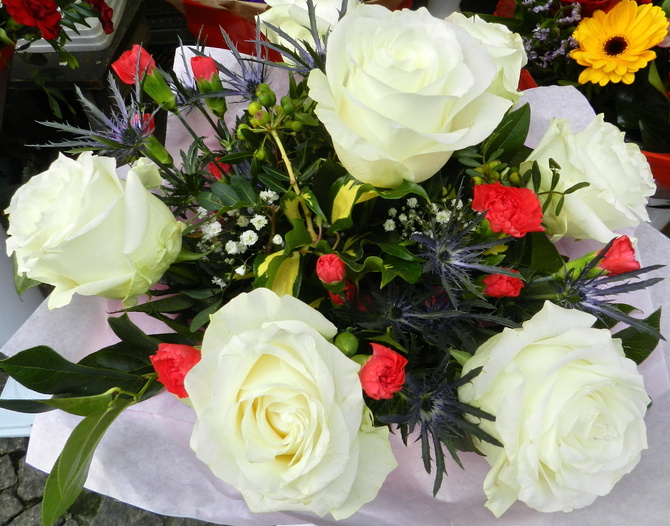 Bukiet białych róż